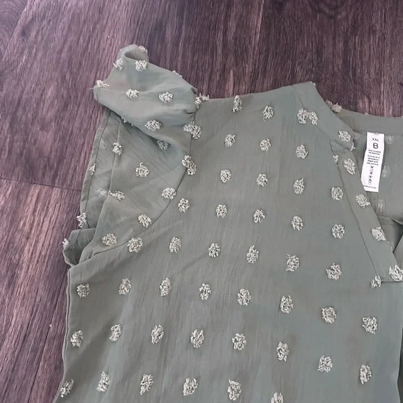 Green Floral Women's Top - Picture 2 of 4